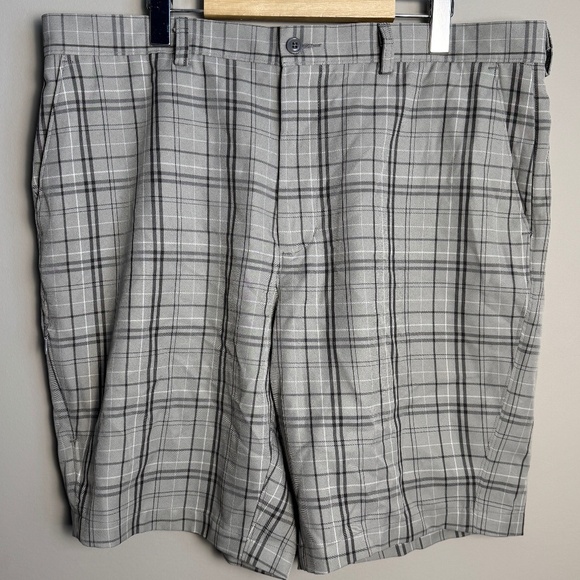 Haggar‎ Men's Performance Casual Plaid Golf Walking Shorts Silver/Gray 38 - Picture 1 of 14
